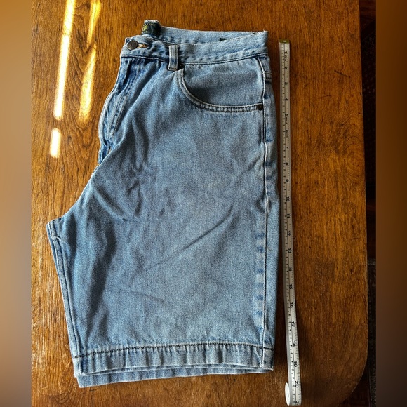 CLUB ROOM - VINTAGE DENIM SHORTS - SIZE 33 MEN/SIZE 12 WOMEN - Picture 7 of 8